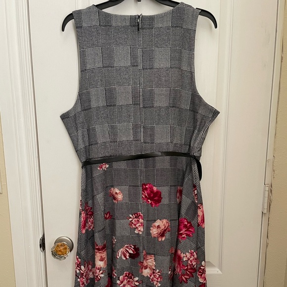 NWOT. ELLE A-LINE CASUAL DRESS. FIT AND FLARE SLEEVELESS BELTED DRESS - Picture 3 of 15